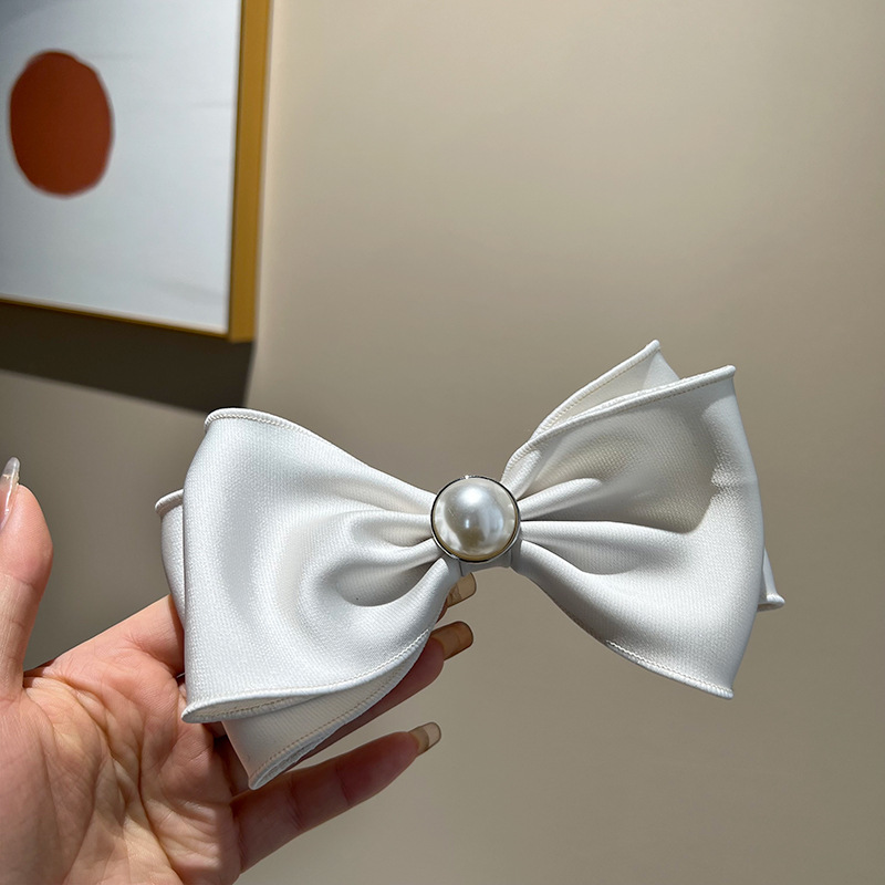 Beige pearl bow hair clip