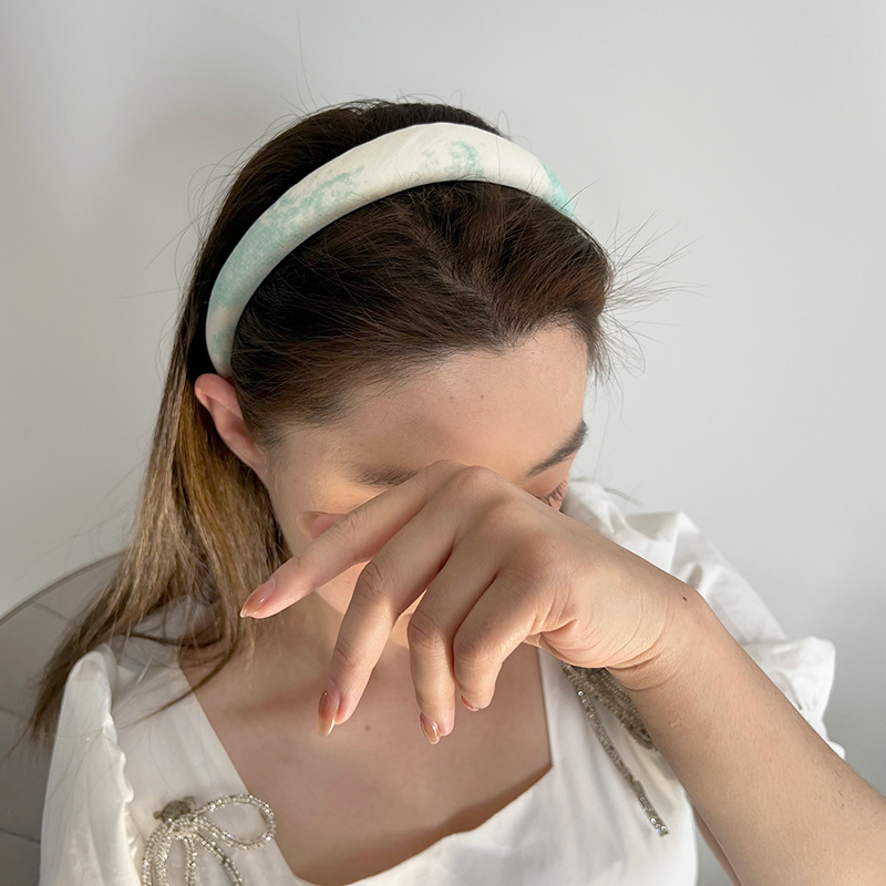 4:Blue tie-dye sponge headband