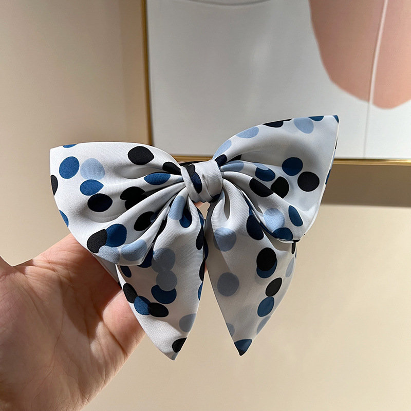 Polka dot bow grab clip