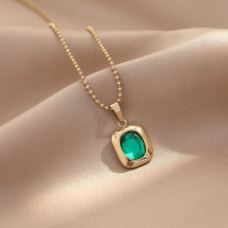 14K gold - green diamond