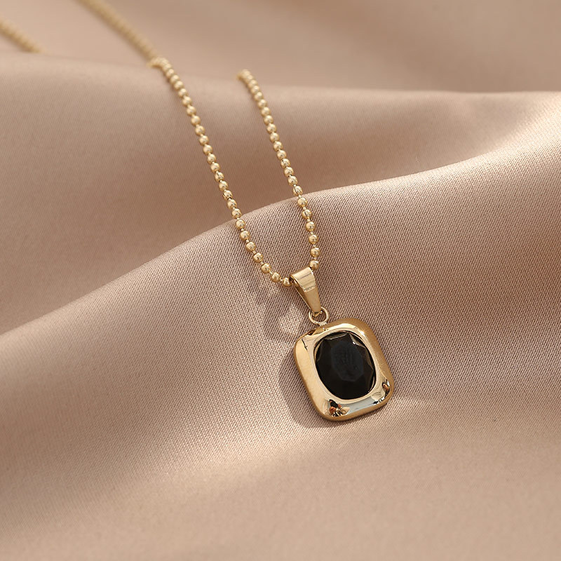 14K gold - Black diamond