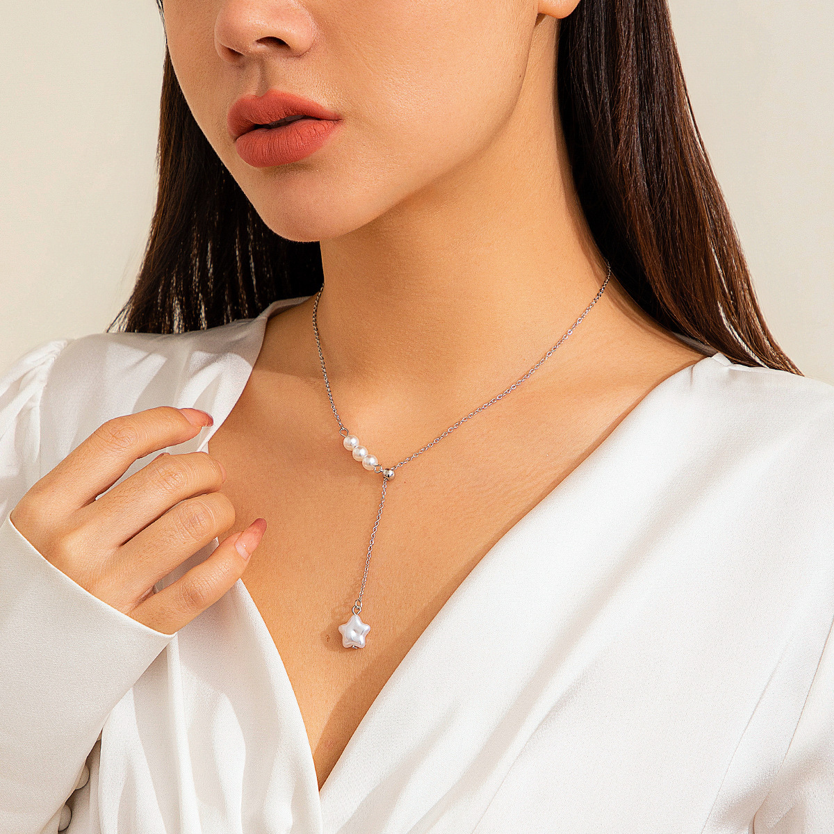 Necklace - White k