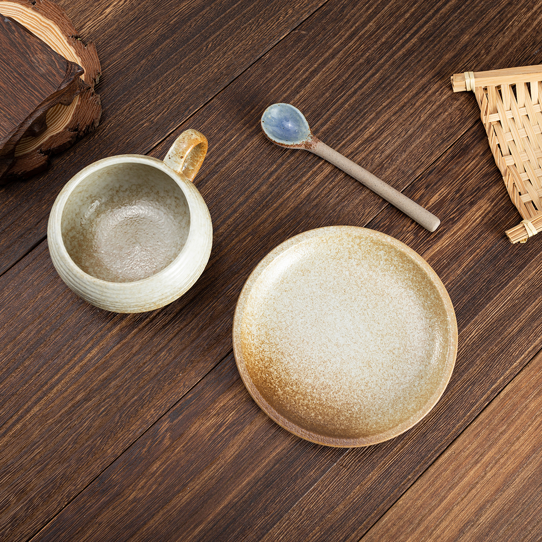 Egg-shaped coffee cup - kiln turns white