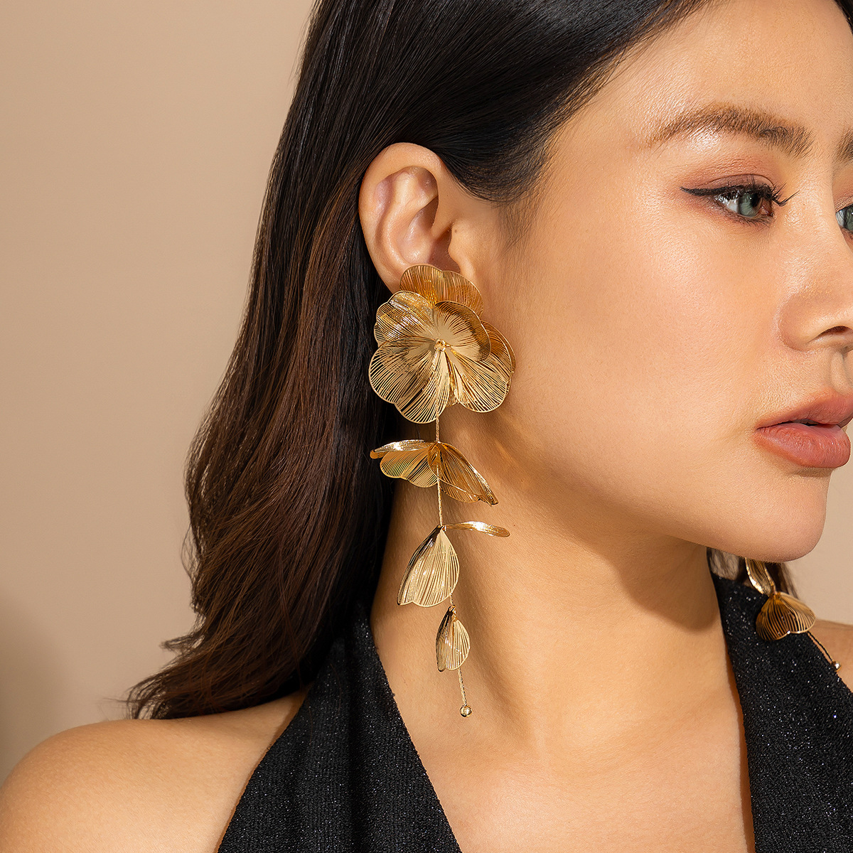 03 gold earrings 3142