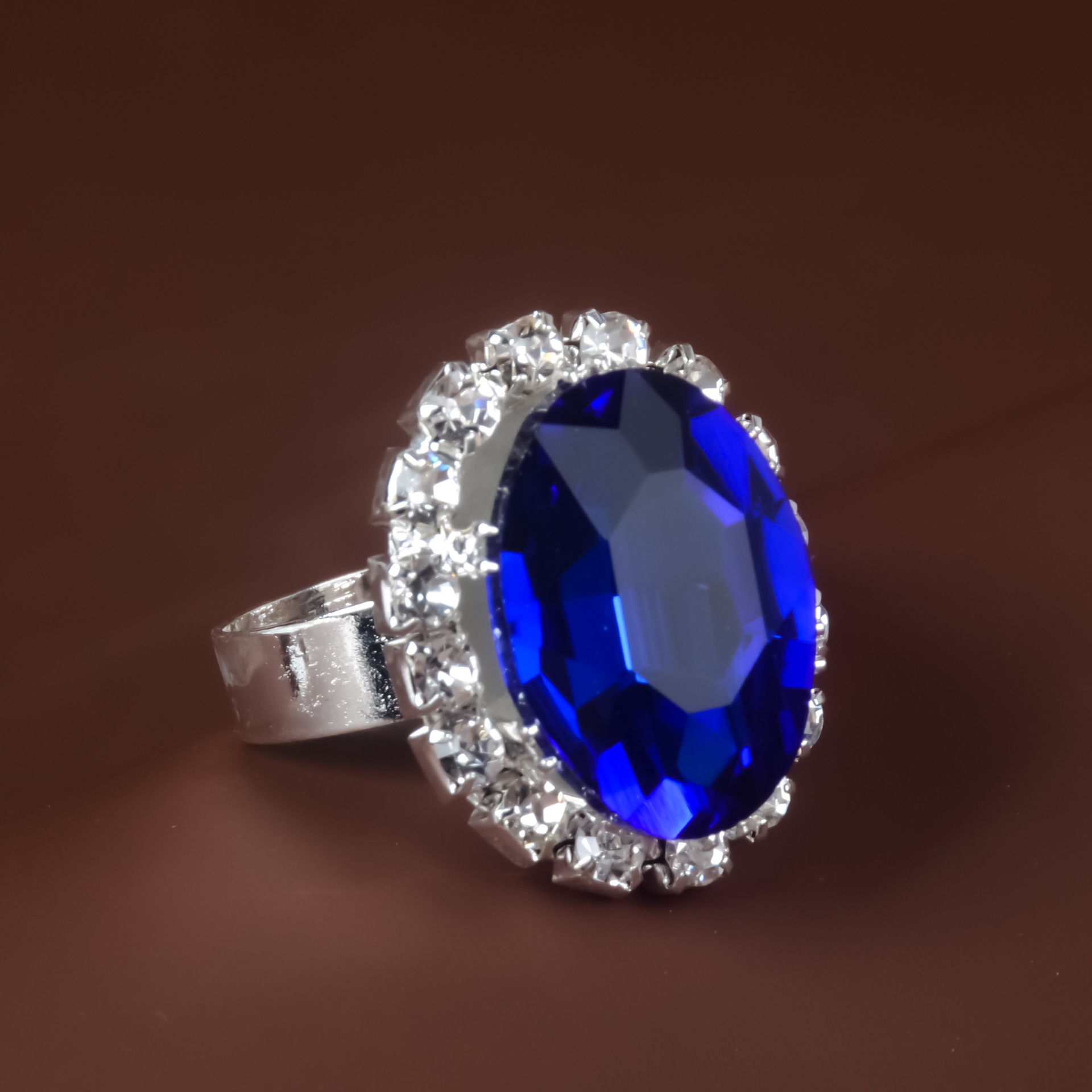 Oval glass + royal blue