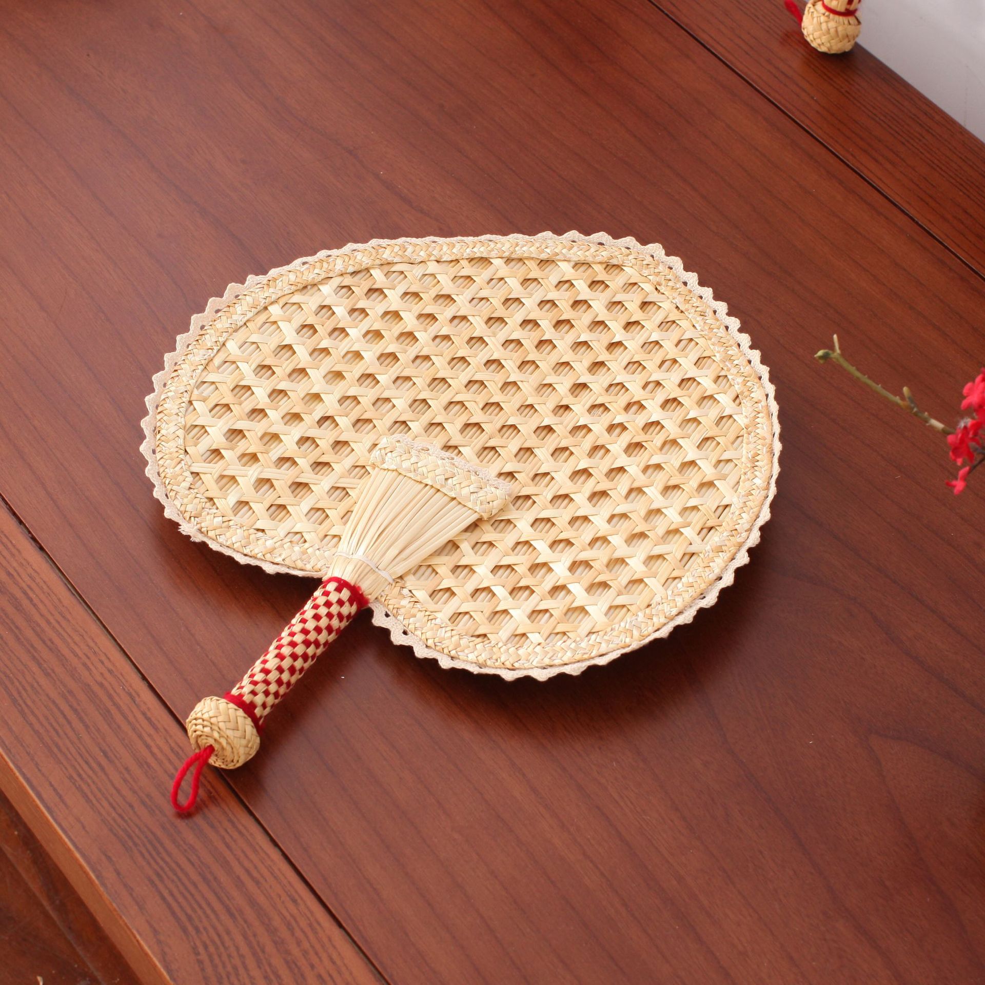 Heart type wheat straw fan -36x28cm