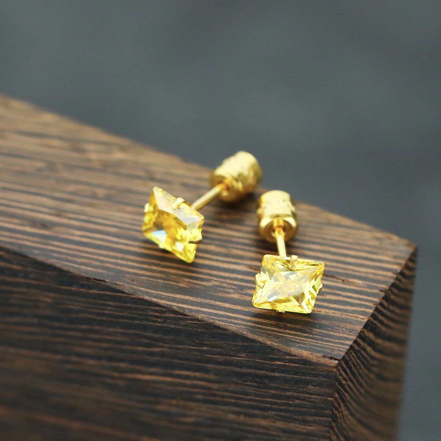 Gold yellow zircon 8mm