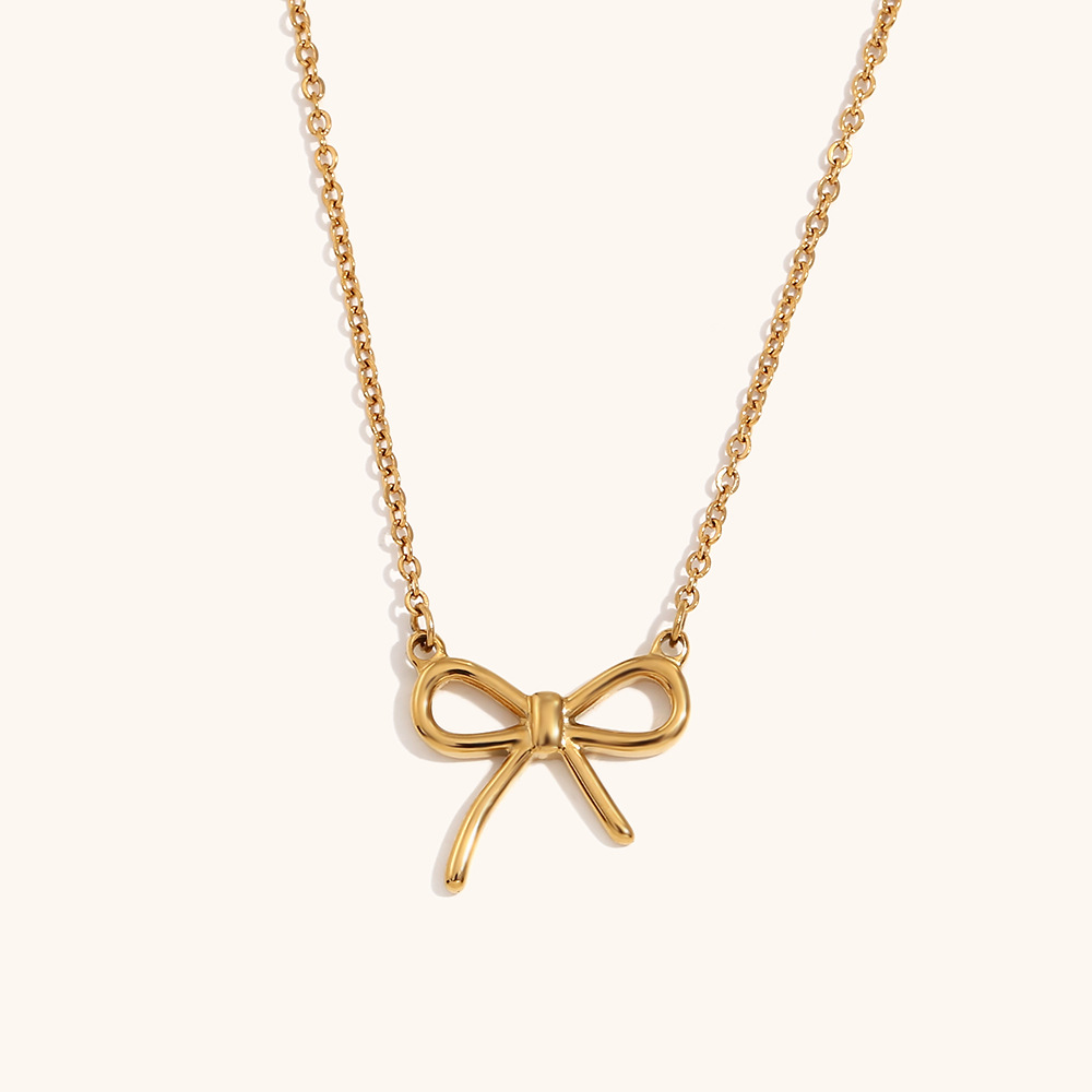 4:Simple bow pendant necklace