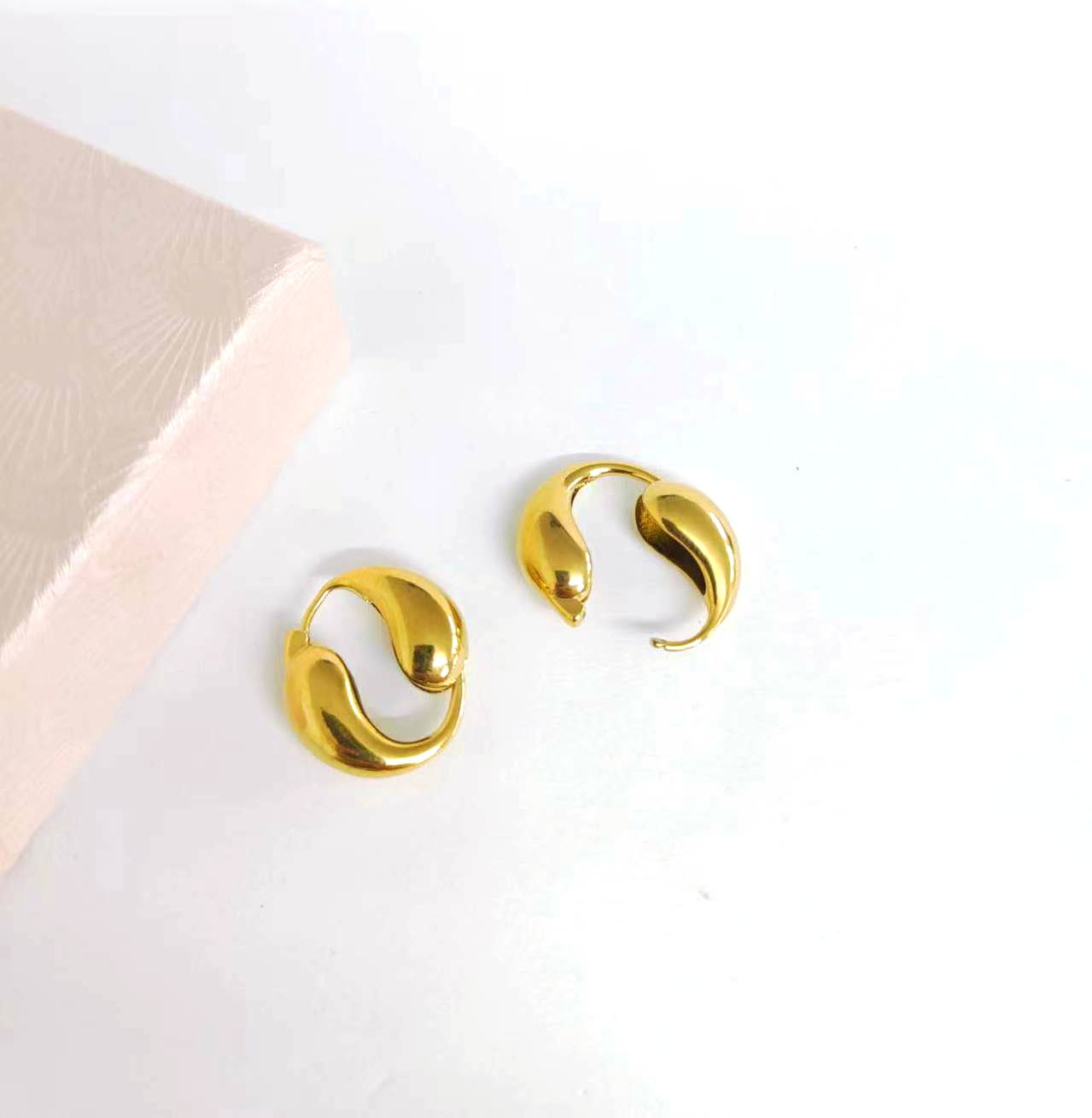 1:gold-22x23x8mm