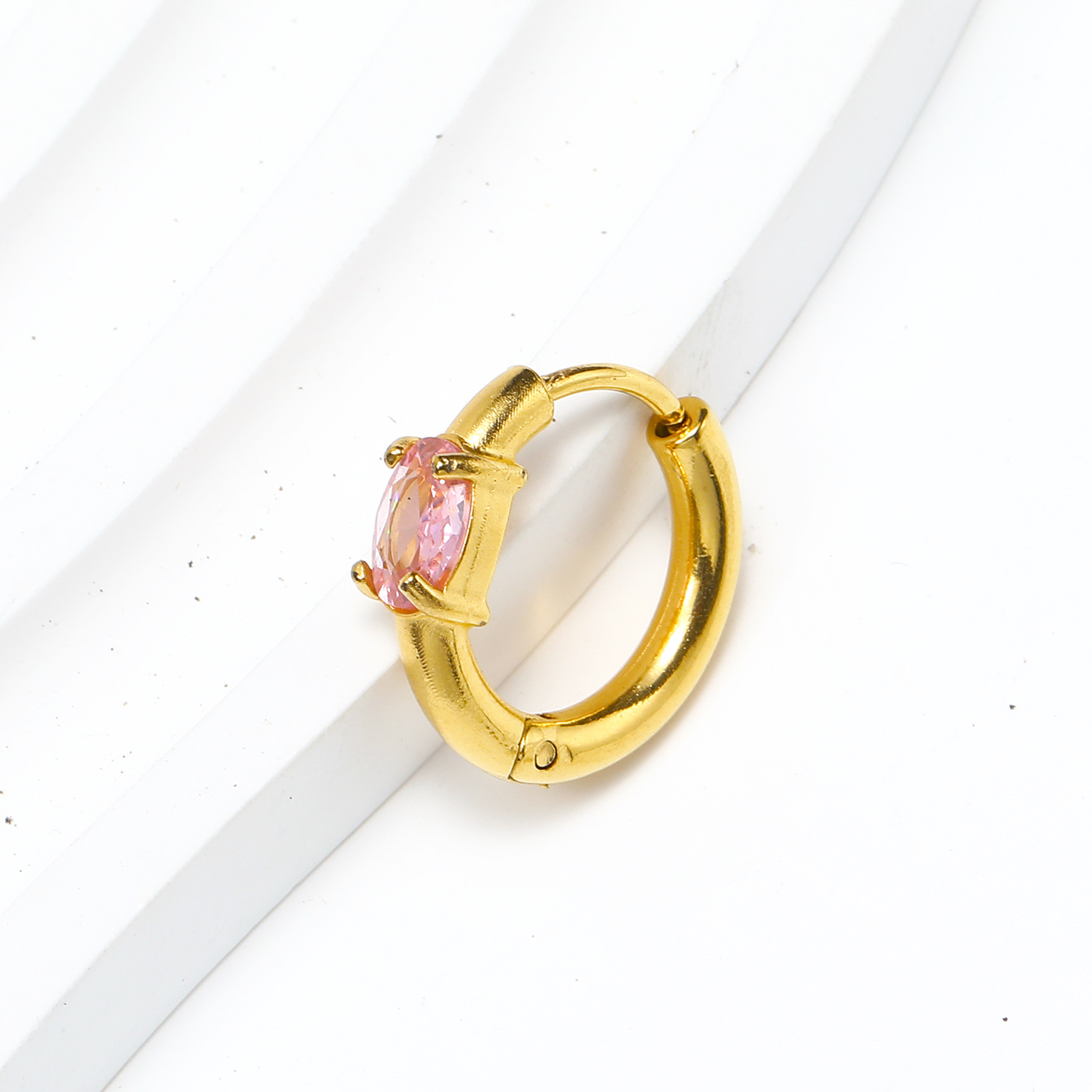 Oval pink zircon