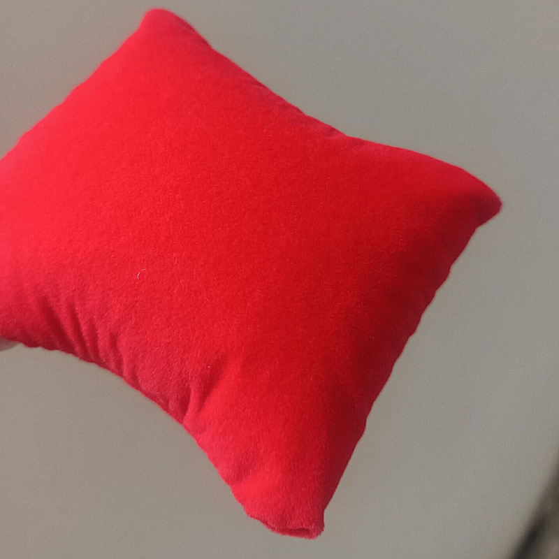 Red plush7.5x8.5CM