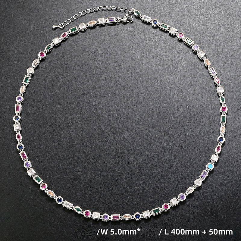 8:Diamond necklace in white gold