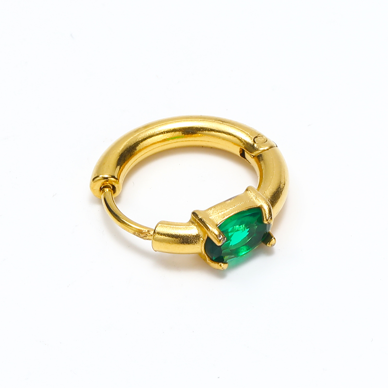 24:Oval green zircon