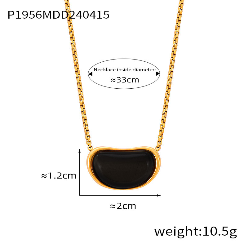 4:P1956-Gold and black necklace