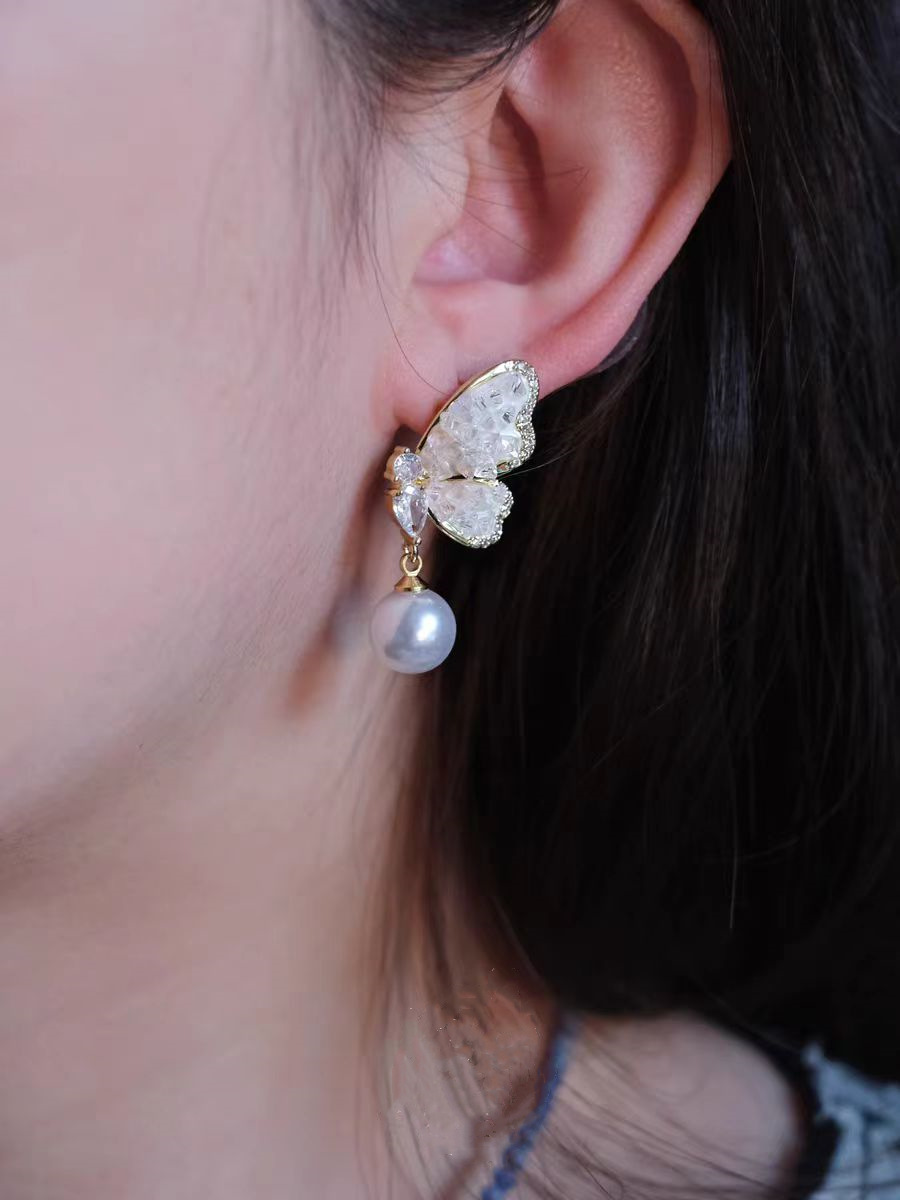 1:Ear stud