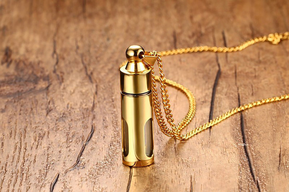 1:Gold pendant with chain 3mm*60cm grinding chain