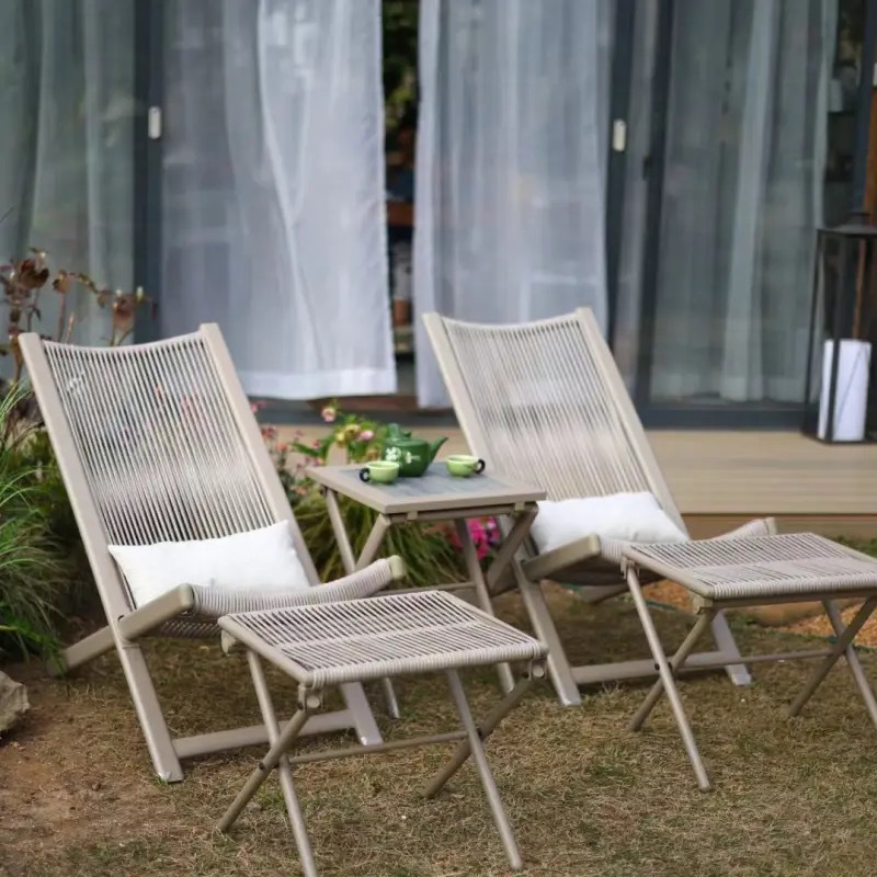 J 1 table and 2 chairs with 2 footstools