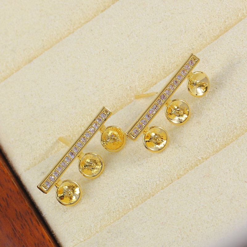 5:Gold stud earrings accessory -18MM