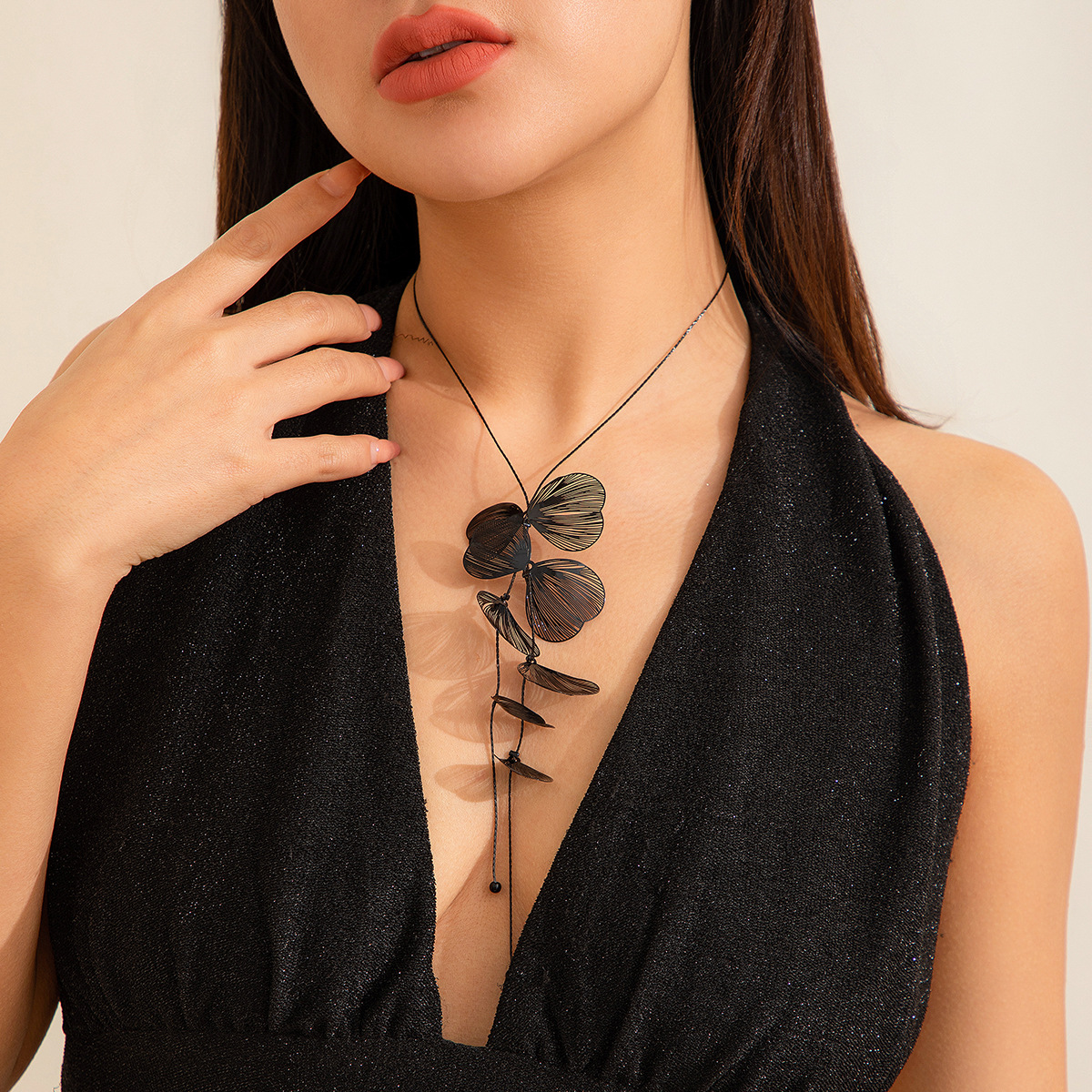 Necklace - Black 6102