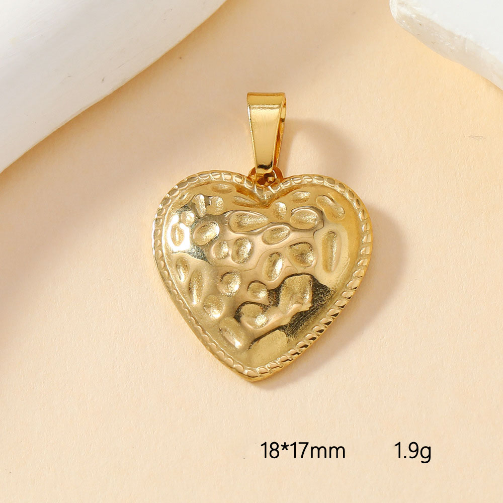 Love bump beating pattern pendant