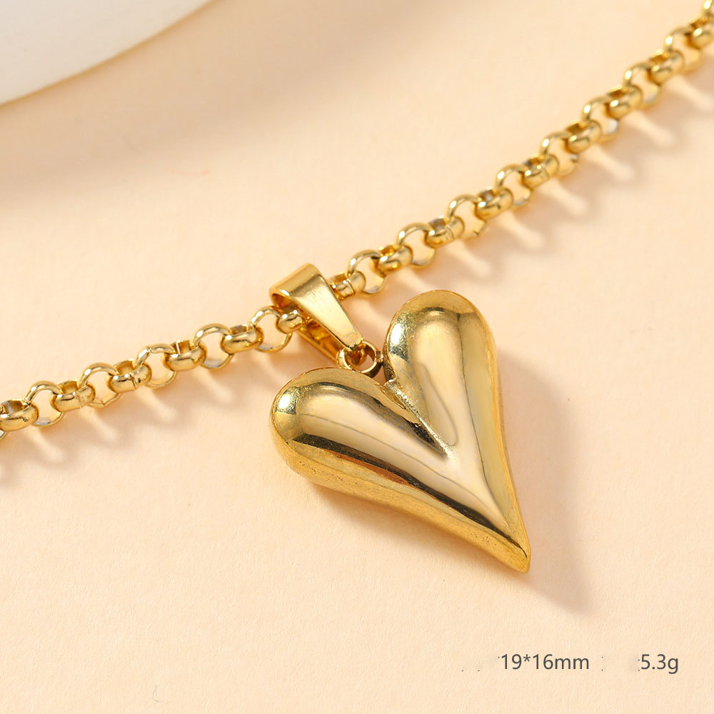 Love arrow pendant