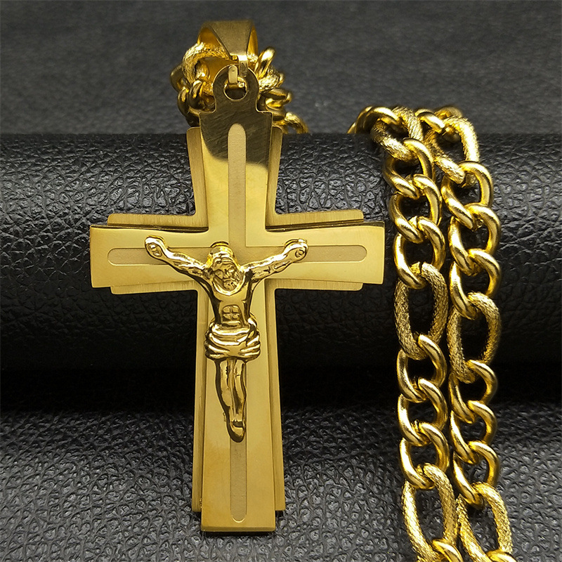 3:Golden pendant   chain