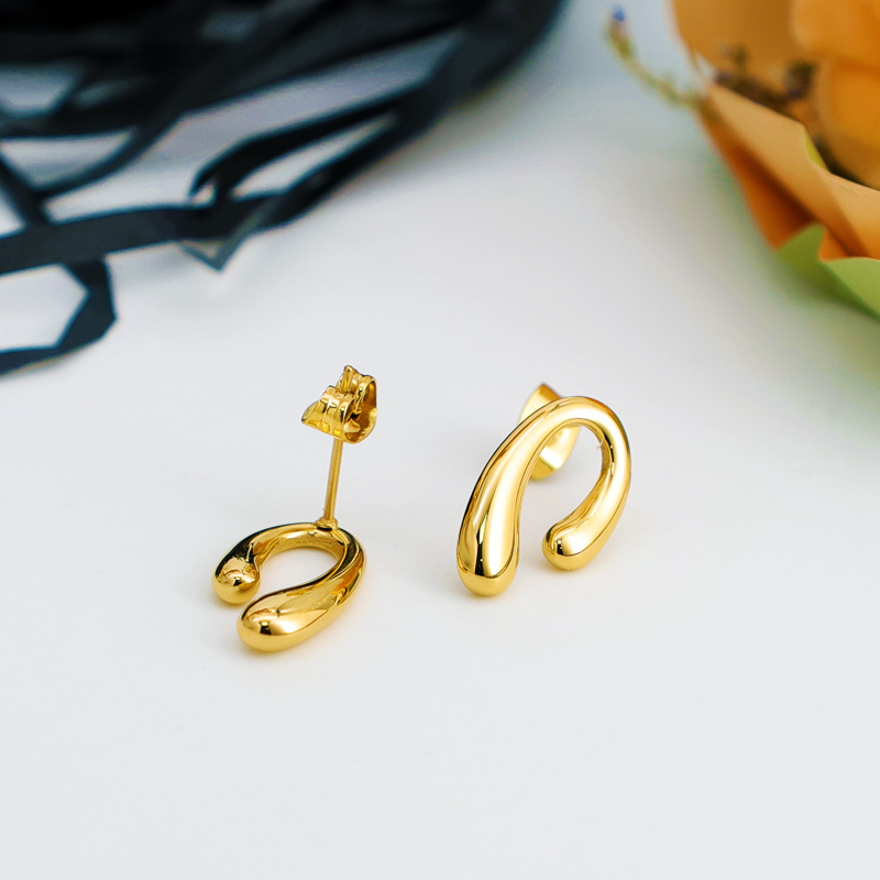 gold stud earrings