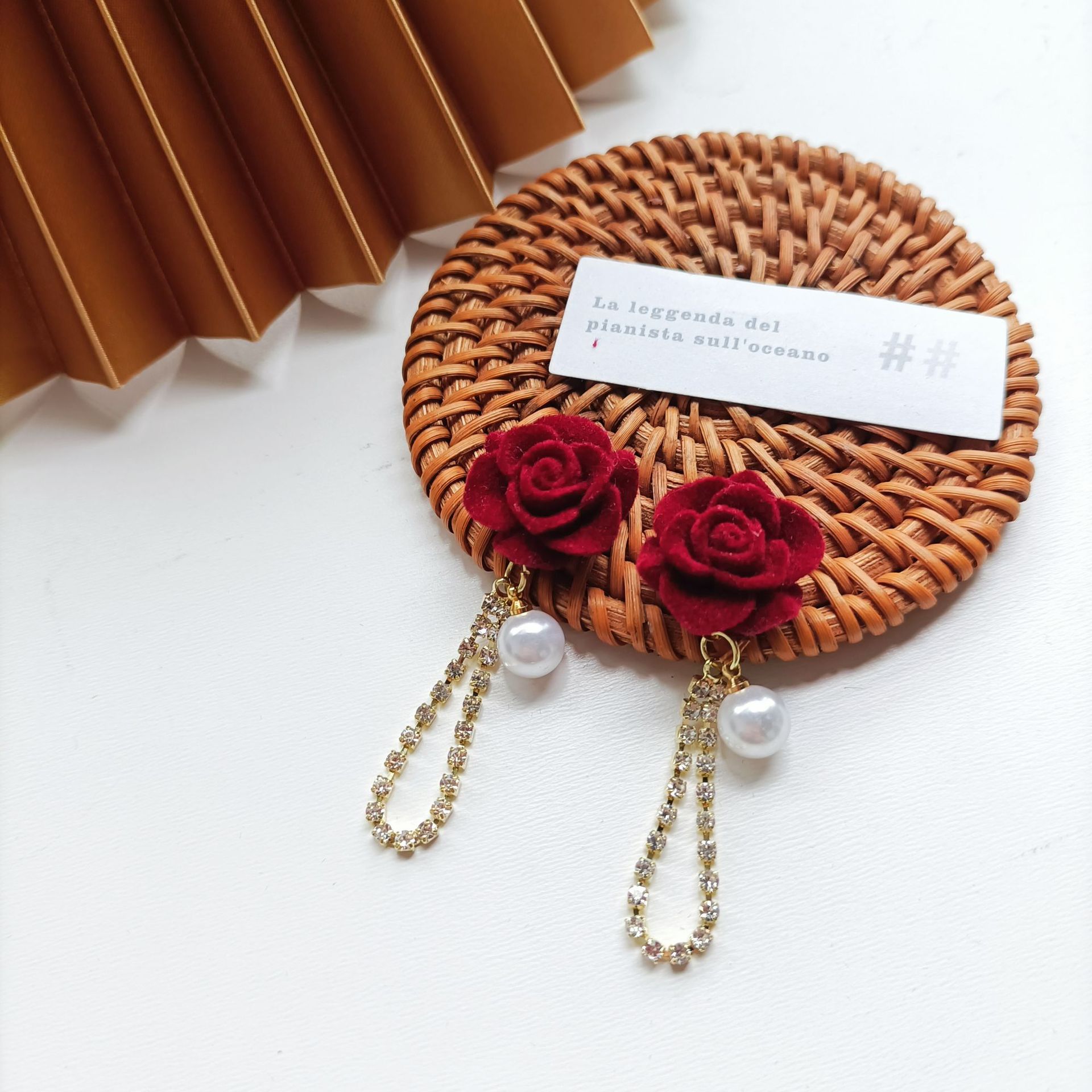 Short Tassel padded ear clip 5.5cm