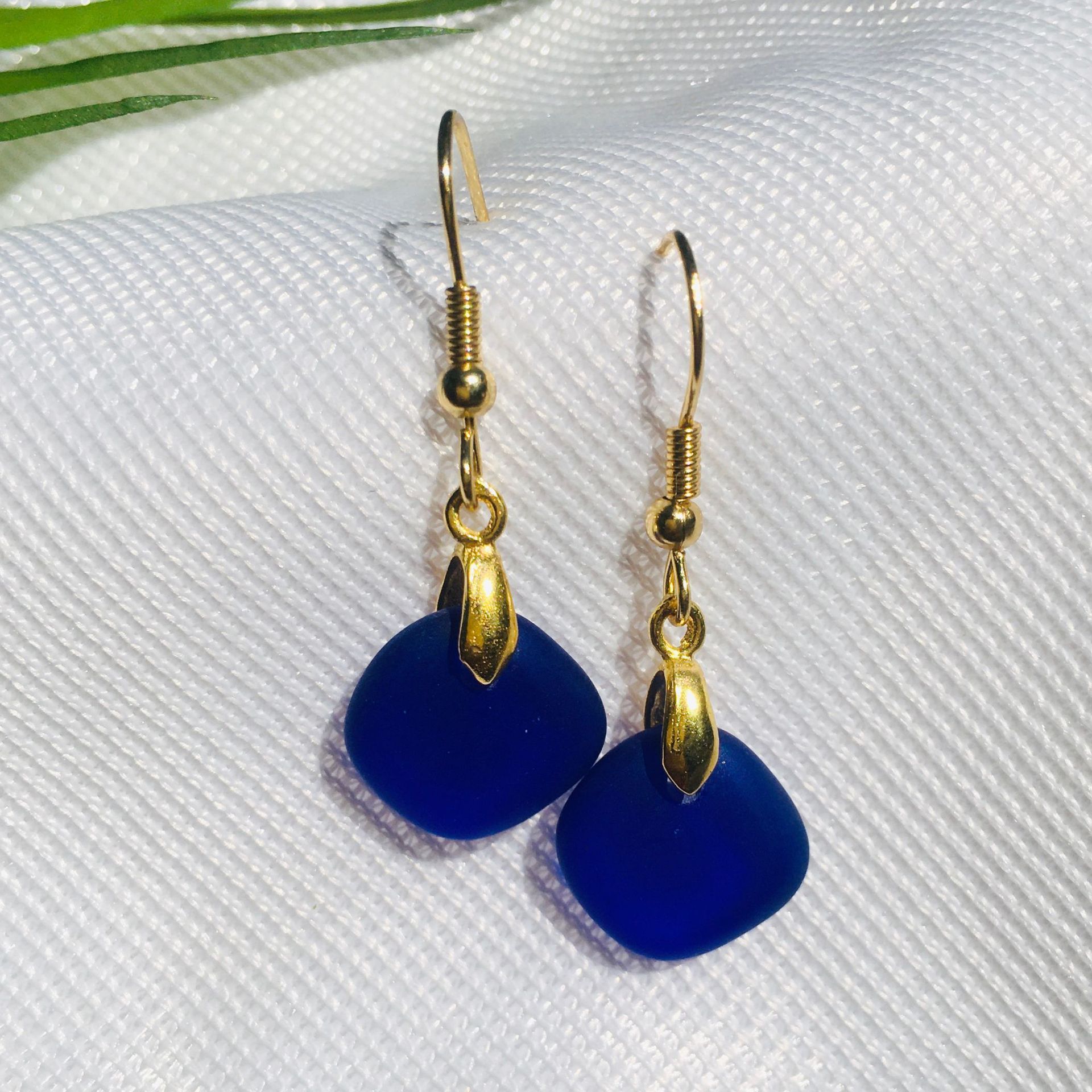 5:Gold ear hook - Sapphire