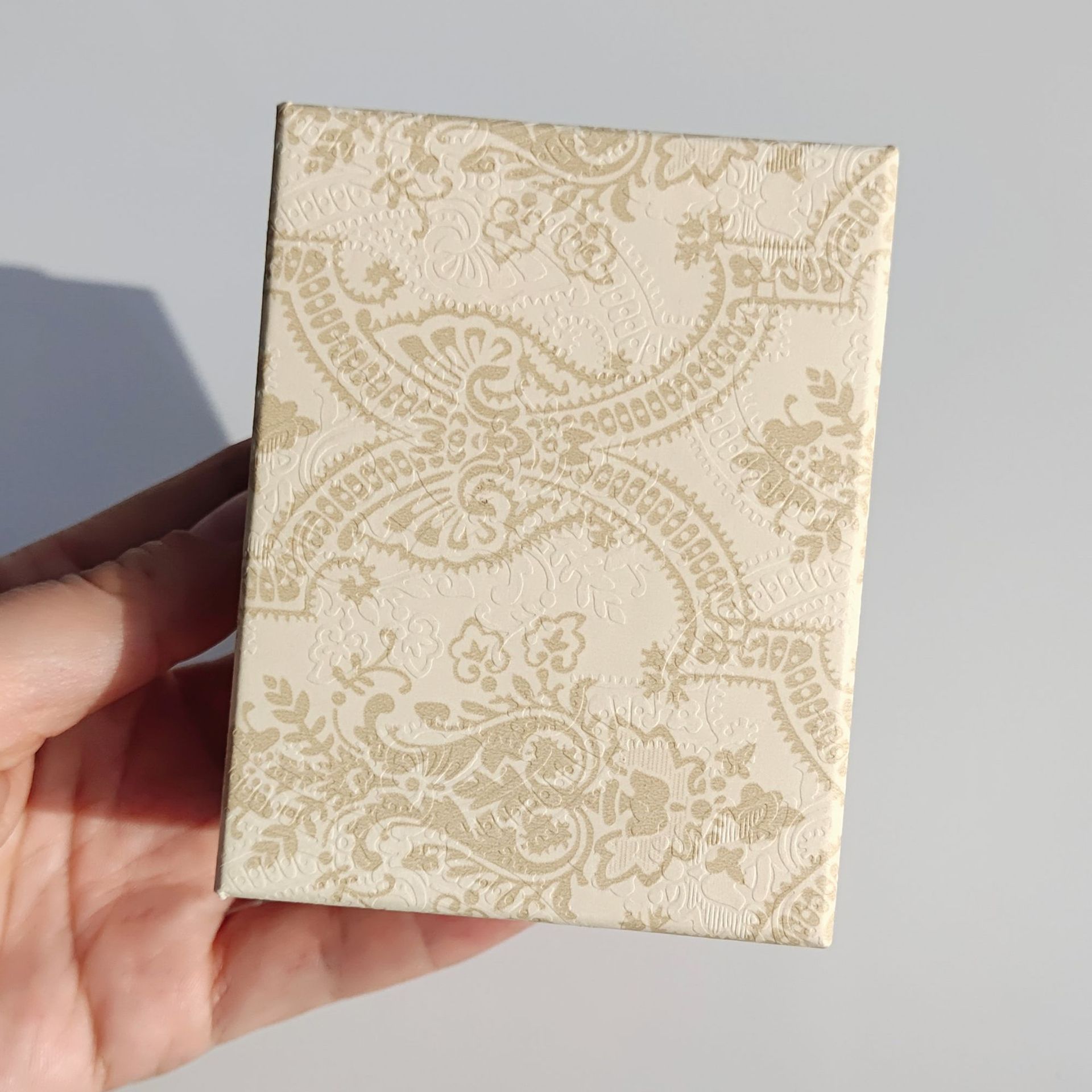 Square gift box-8.3 x 3.5x7.2cm