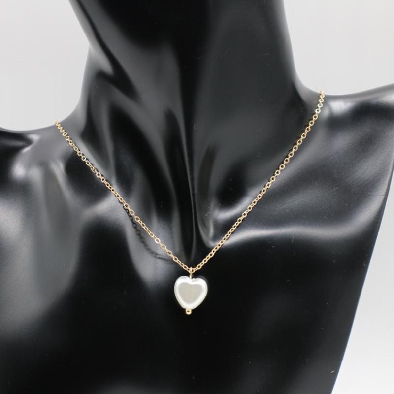 Gold chain + white heart