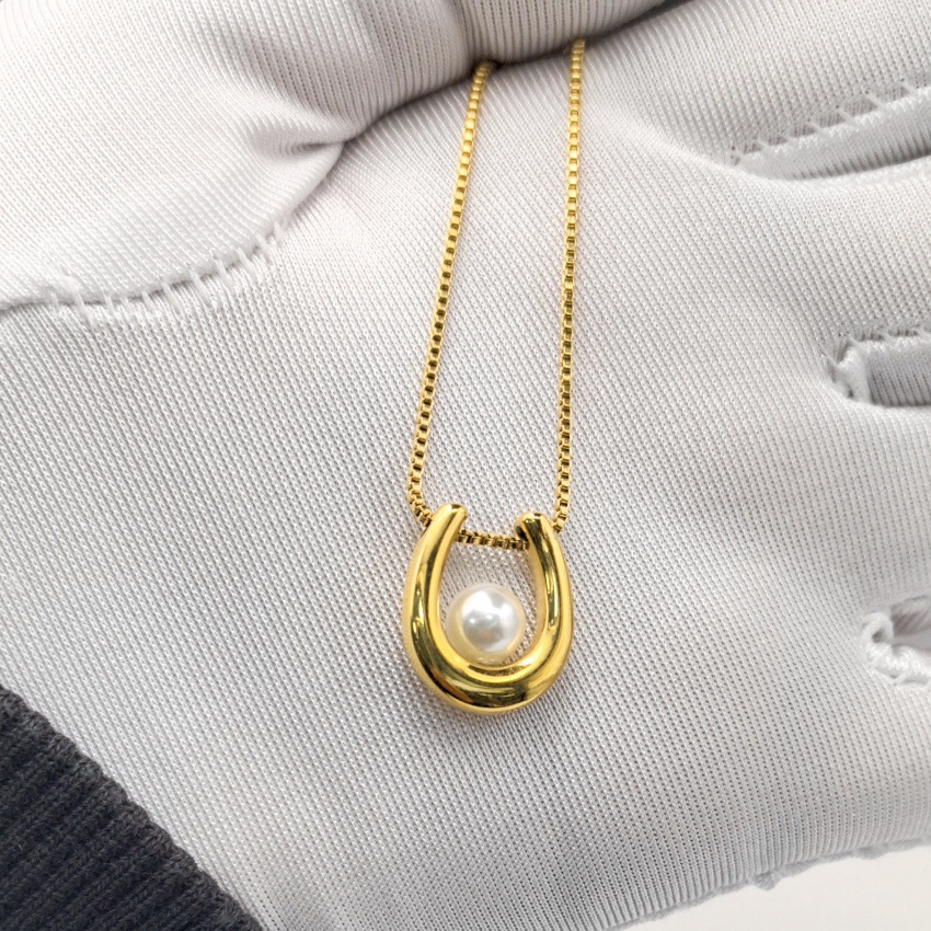 U-shaped Pearl pendant + Necklace gold -45CM