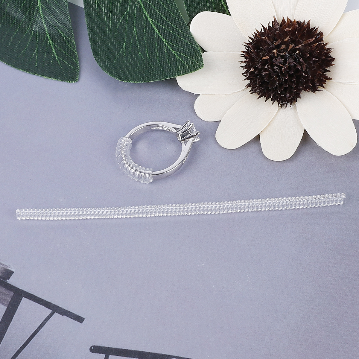 6:Invisible Ring adjustment, thin round line, outside diameter 3.5 mm inside diameter 1.5 mm thick line 1mm length about