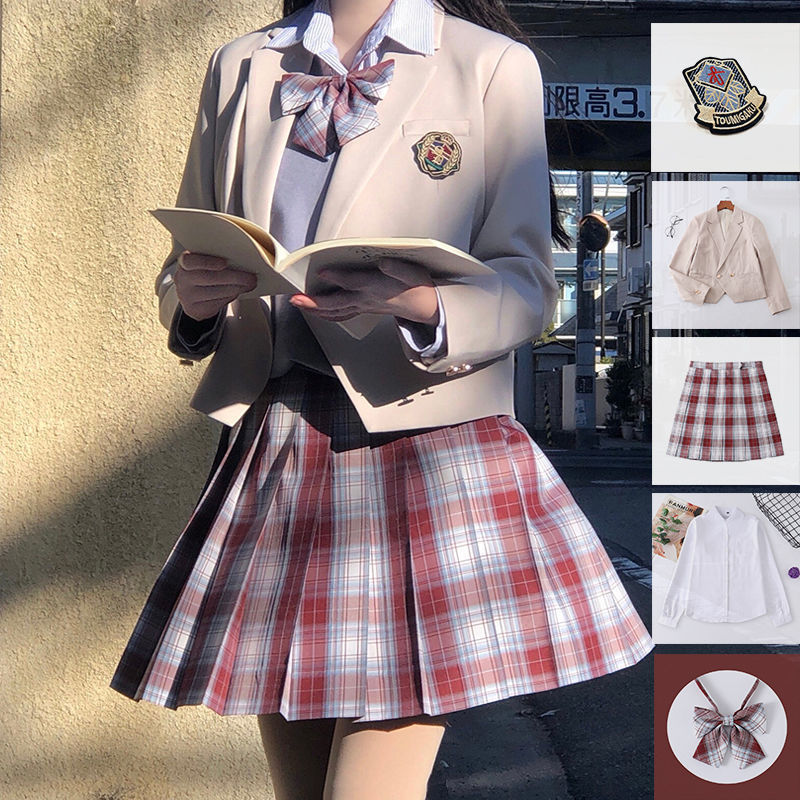 Goldfish Kiel skirt   apricot suit one button   shirt collar   embroidered badge