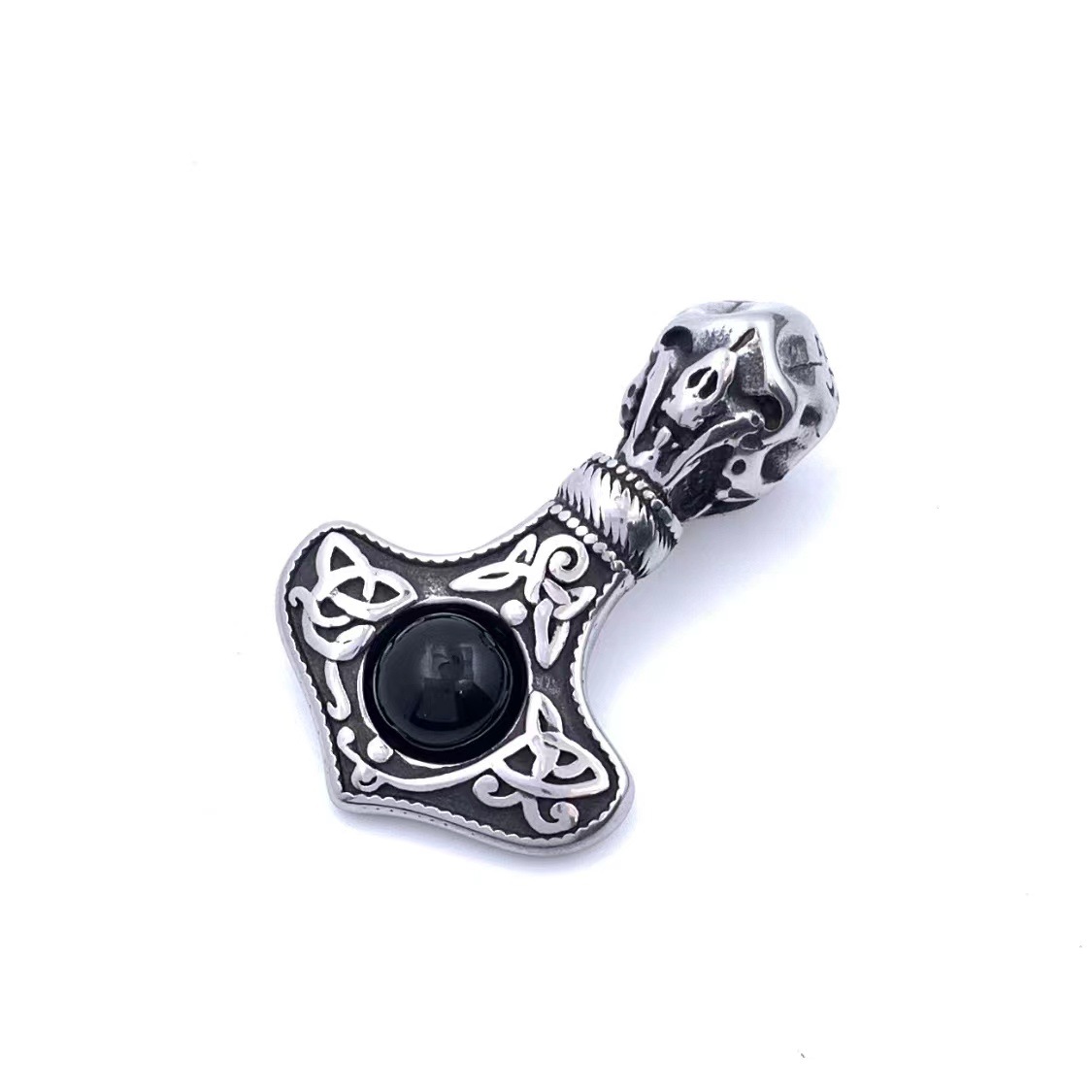 Black stone pendant ( excluding chain )