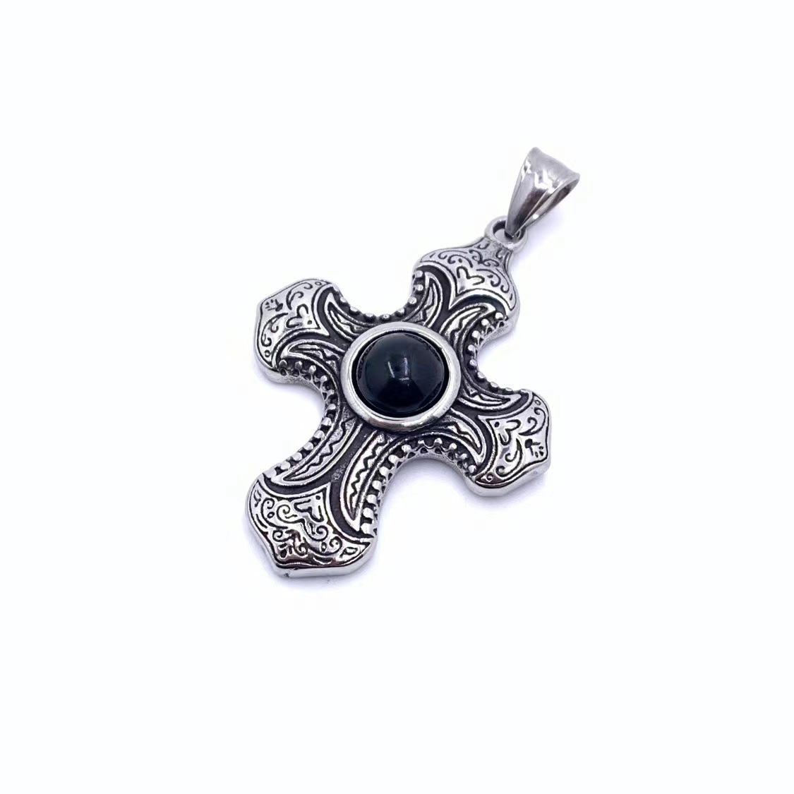 Black stone pendant ( excluding chain )