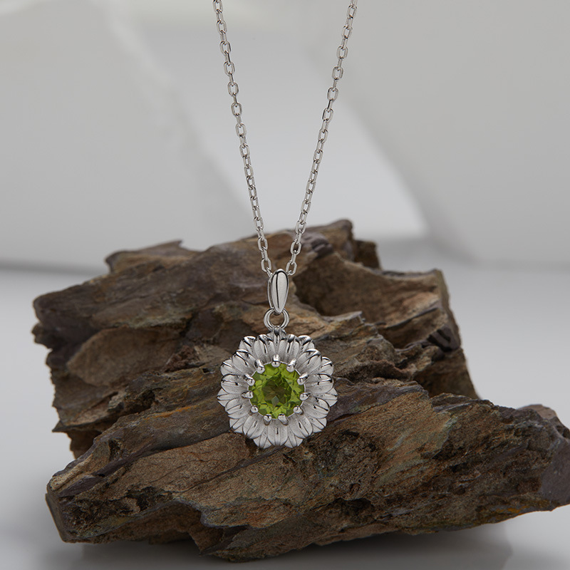 18:18 Peridot Stone necklace 38cm with 6cm extender chain