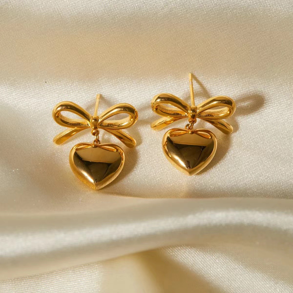 Heart Pendant earrings-gold