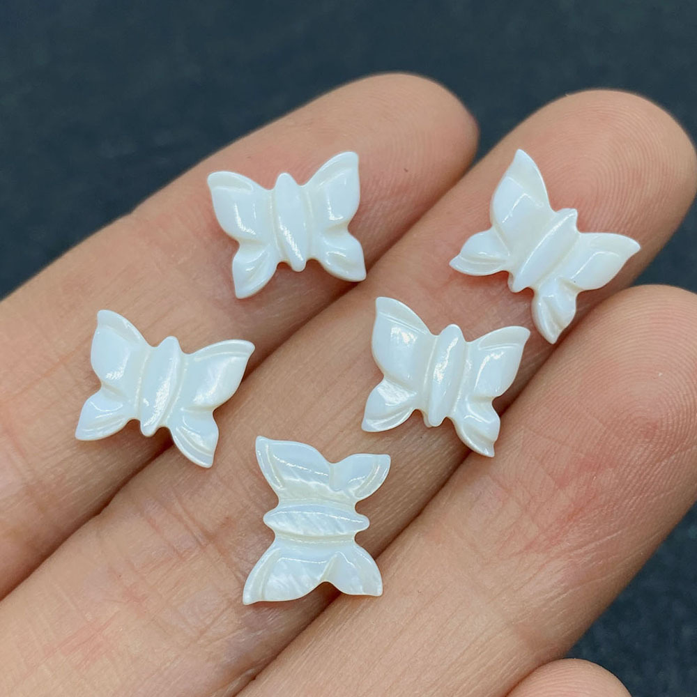 White shell 15x18mm