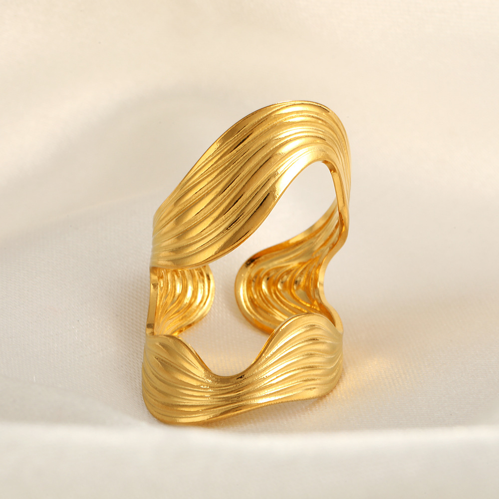 18k gold irregular lines