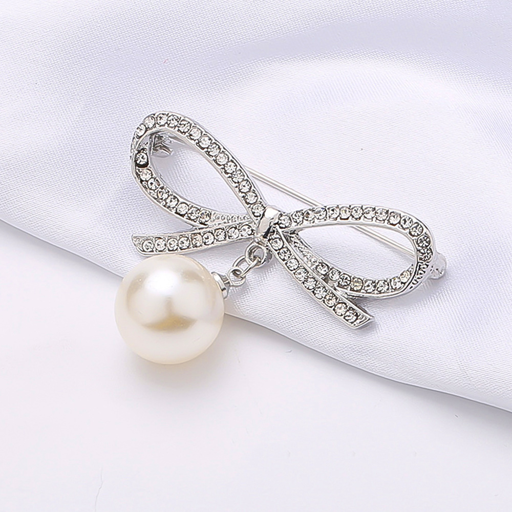 2:Diamond brooch - Silver