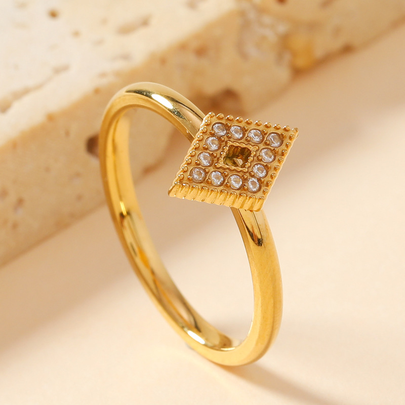 1:Diamond-set diamond ring