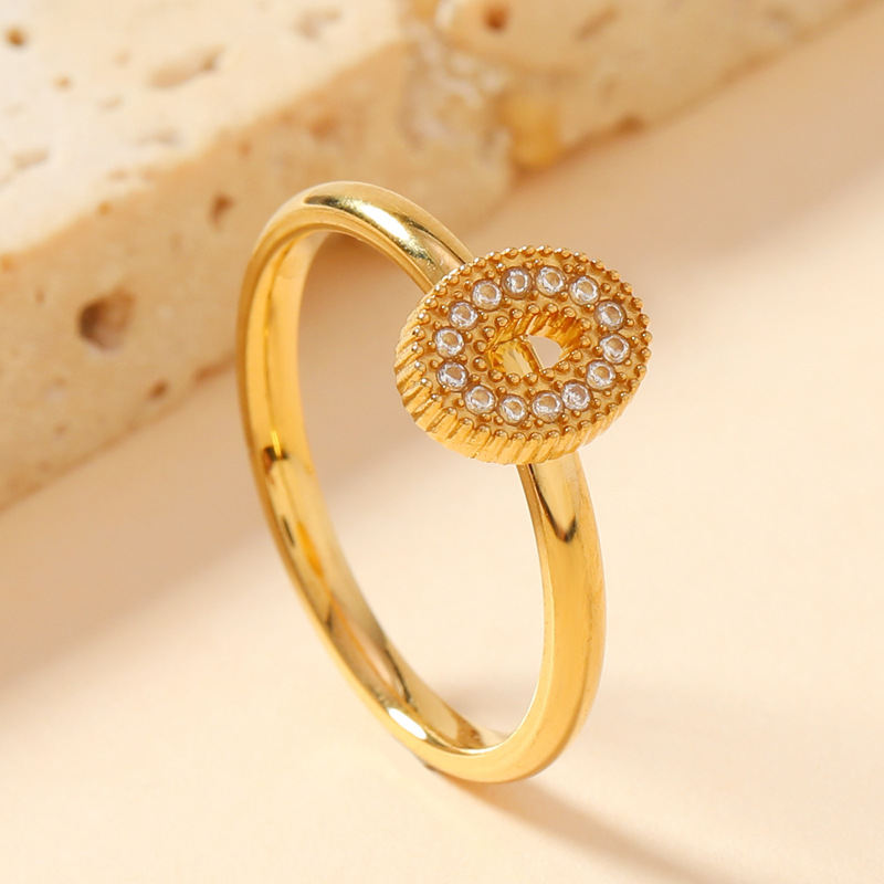 2:Diamond-encrusted oval ring