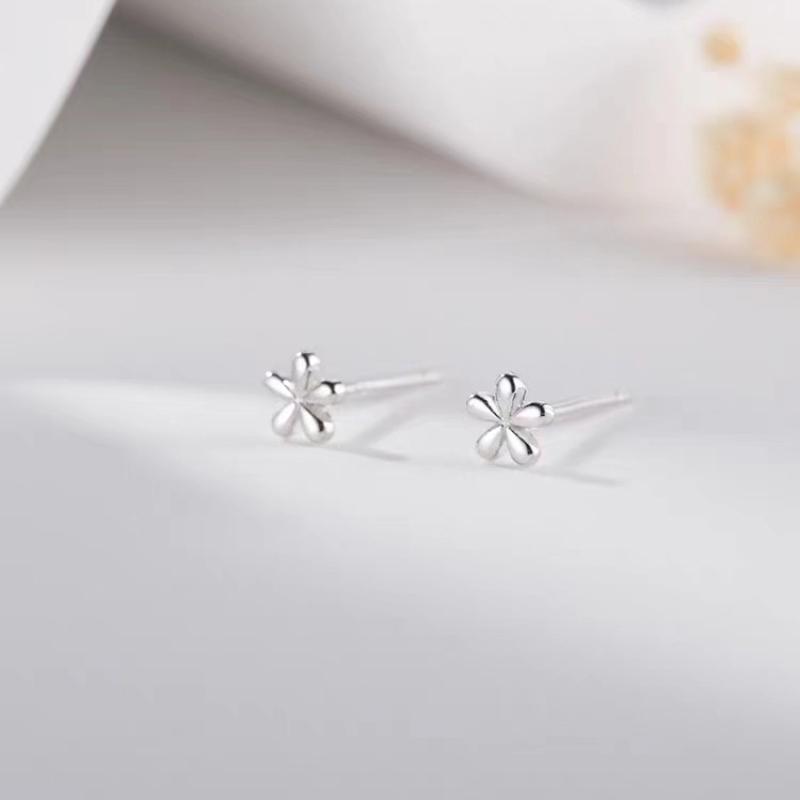 Ear stud style