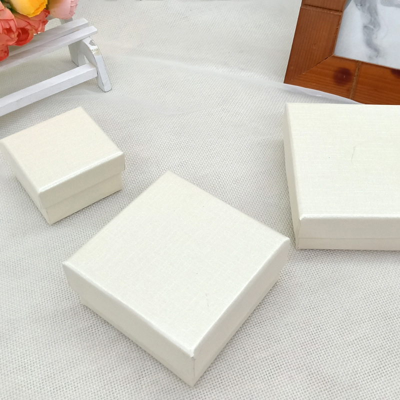 beige-7x7x3cm