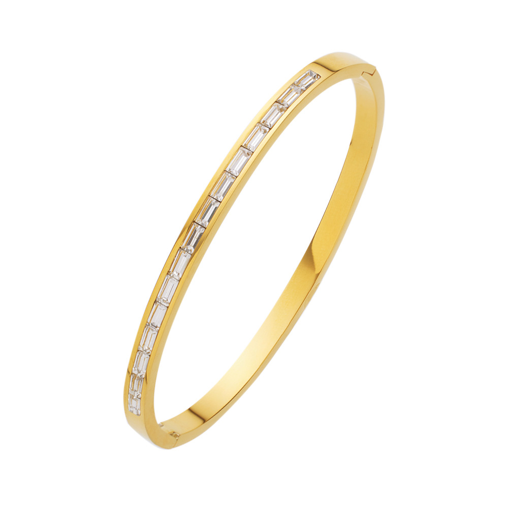 8:B139 Gold   White diamond