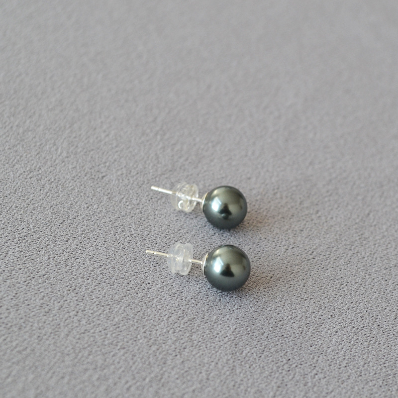 1:8mm stud earrings