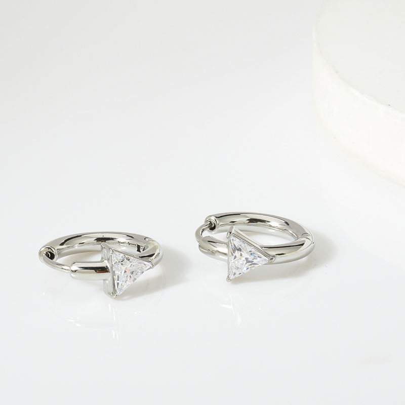 White zircon. - Silver earrings