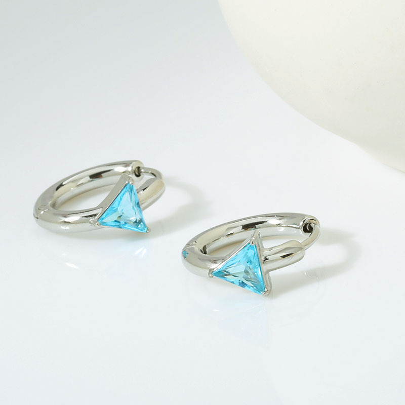 2:Sapphire blue zircon. - Silver earrings