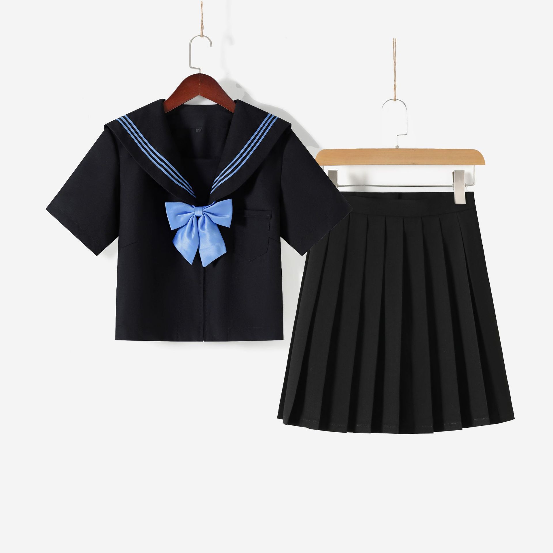 Short-sleeved top + short skirt + blue bow tie